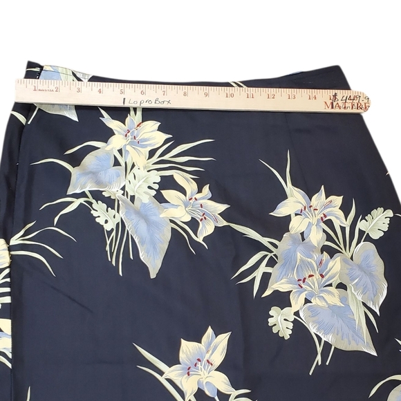 Banana Bay Dark Blue Floral Pencil Skirt. 100% Silk. 14 - Picture 6 of 7